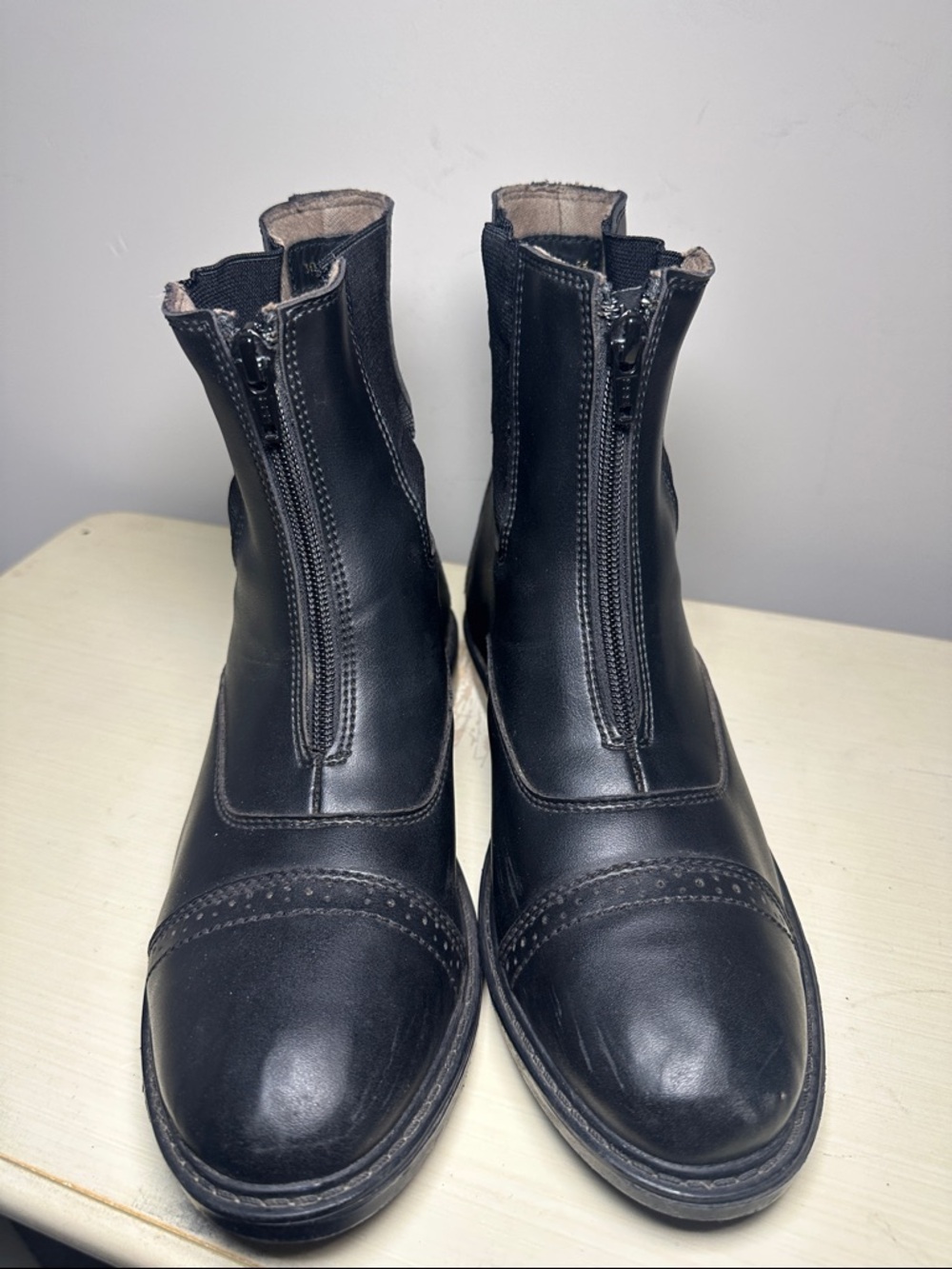Tuffrider Women’s Black Leather Chelsea Zip Boots - Picture 2 of 8